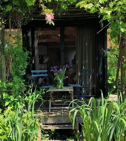 Garden House بيت للعطل *